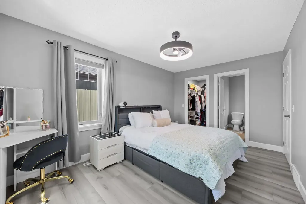 52 Windstone Green SW Airdrie AB T4B 0N8