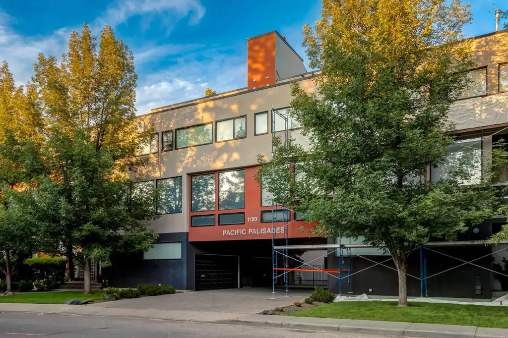 1720 12 Street SW Calgary AB T2T3M9