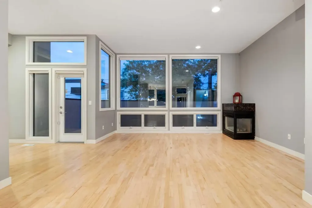 1720 12 Street SW Calgary AB T2T3M9