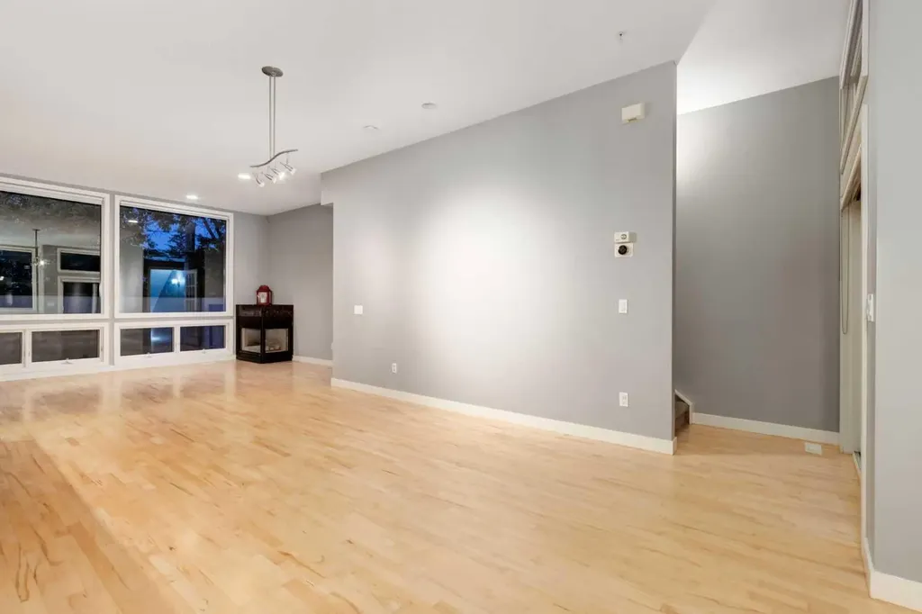 1720 12 Street SW Calgary AB T2T3M9