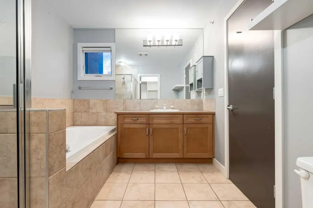 1720 12 Street SW Calgary AB T2T3M9