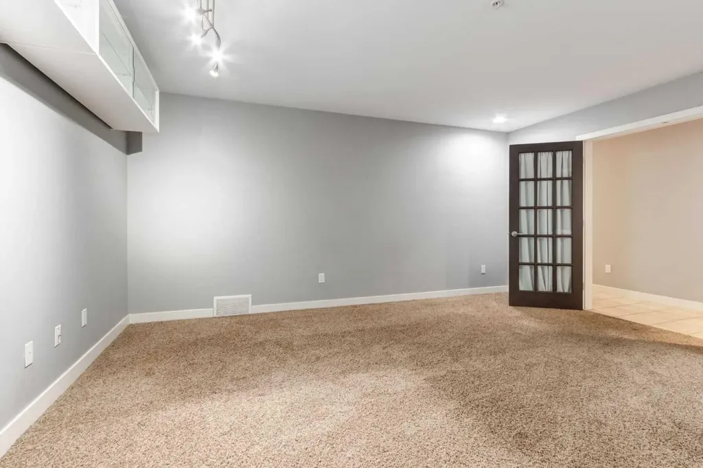 1720 12 Street SW Calgary AB T2T3M9