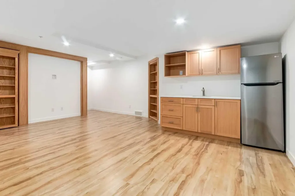 1720 12 Street SW Calgary AB T2T3M9