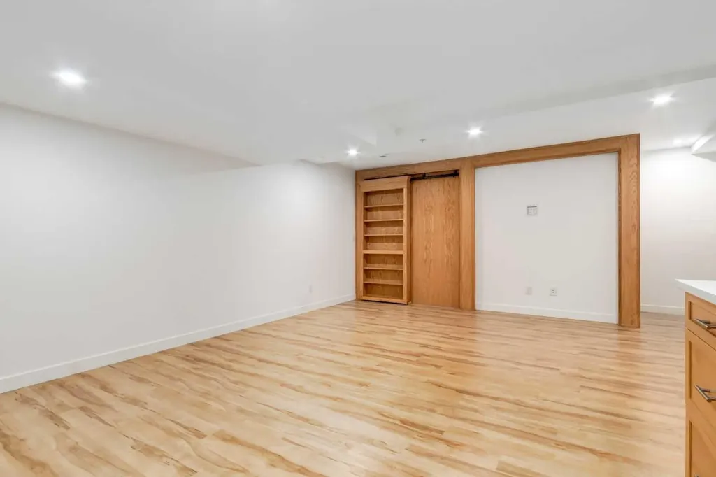 1720 12 Street SW Calgary AB T2T3M9