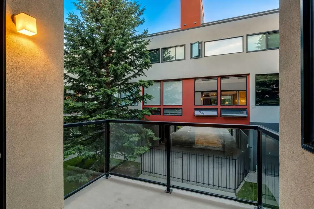 1720 12 Street SW Calgary AB T2T3M9