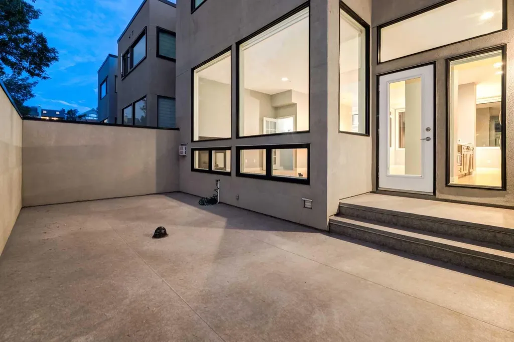 1720 12 Street SW Calgary AB T2T3M9