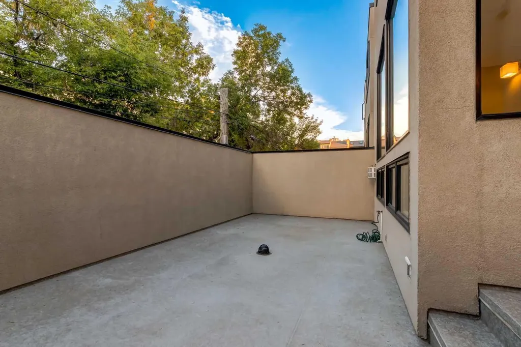 1720 12 Street SW Calgary AB T2T3M9