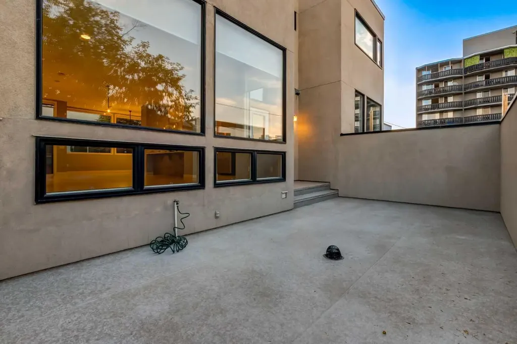 1720 12 Street SW Calgary AB T2T3M9