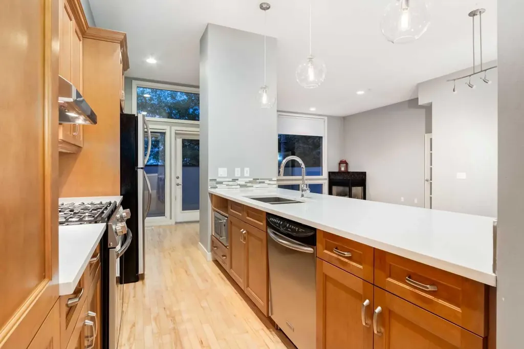 1720 12 Street SW Calgary AB T2T3M9