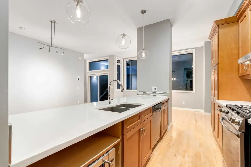 1720 12 Street SW Calgary AB T2T3M9