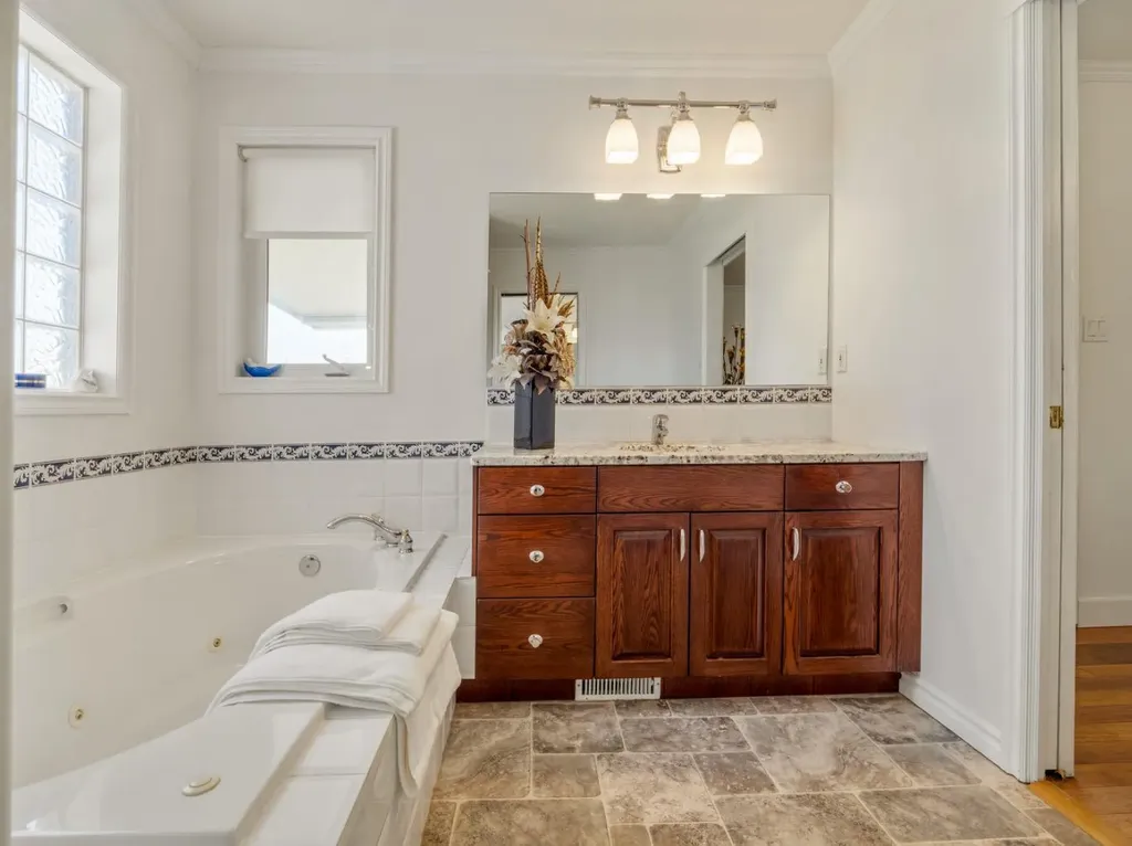 219 Falcon Ridge Way W Rural Lethbridge County AB T1J 5R8