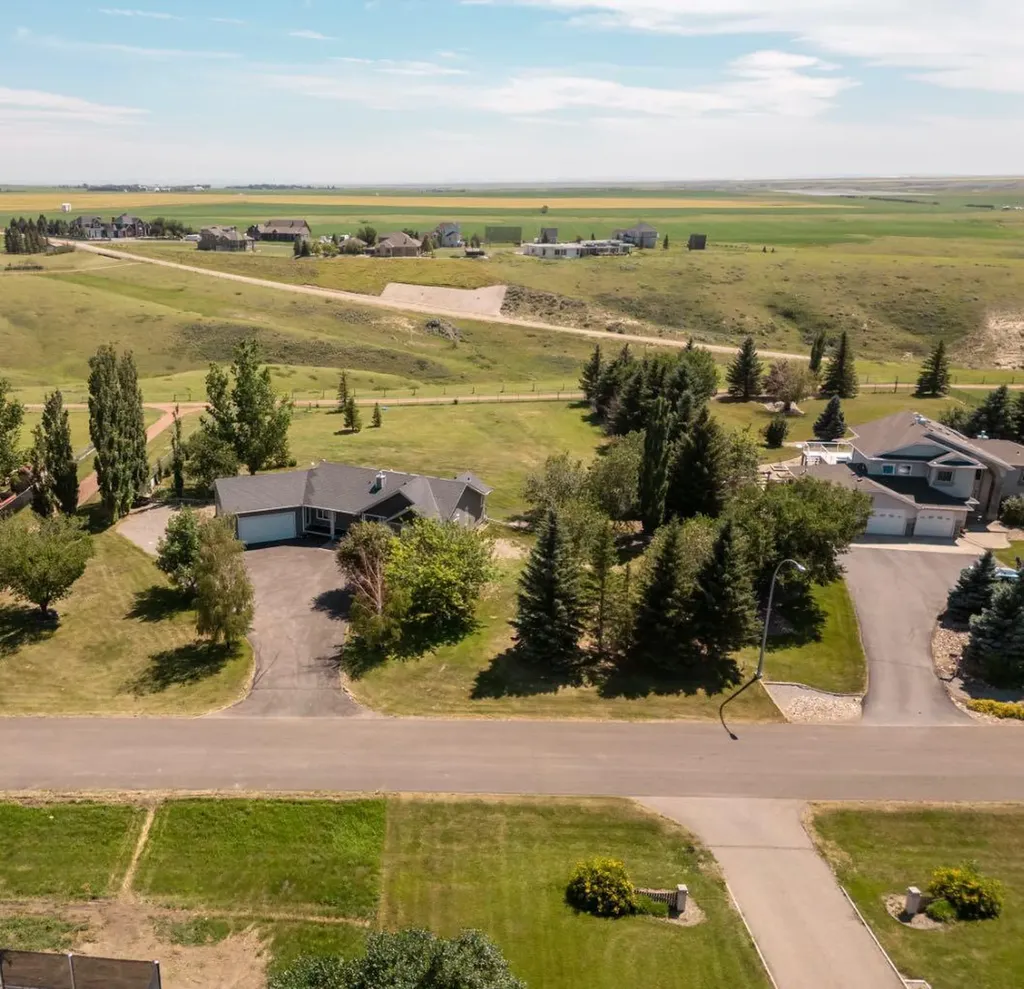 219 Falcon Ridge Way W Rural Lethbridge County AB T1J 5R8