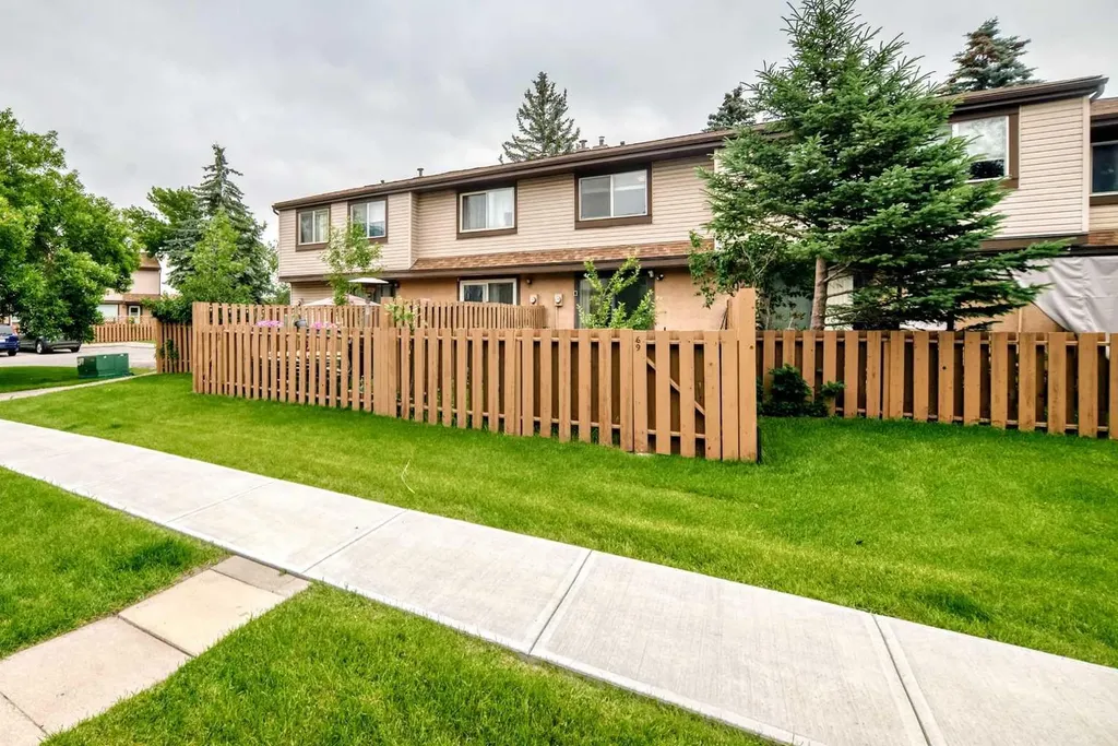 2727 Rundleson Road NE Calgary AB T1Y 3Z3