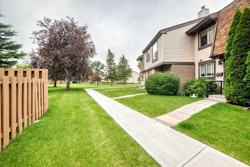 2727 Rundleson Road NE Calgary AB T1Y 3Z3