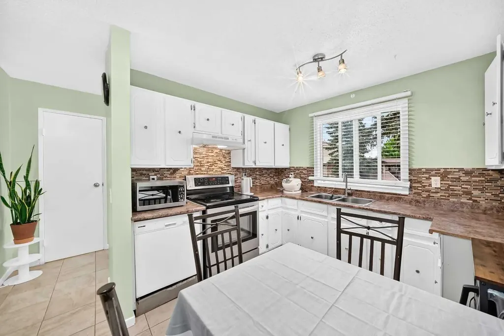 2727 Rundleson Road NE Calgary AB T1Y 3Z3