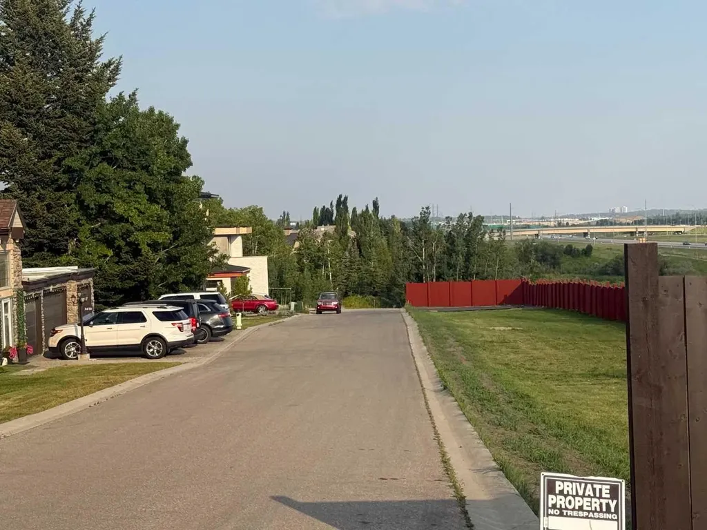 3654 85 Street SW Calgary AB T3H 4C4