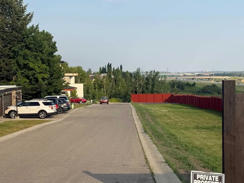3654 85 Street SW Calgary AB T3H 4C4