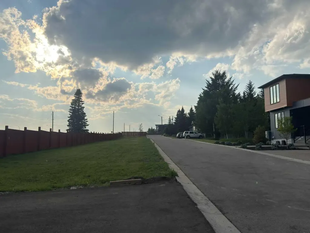 3654 85 Street SW Calgary AB T3H 4C4