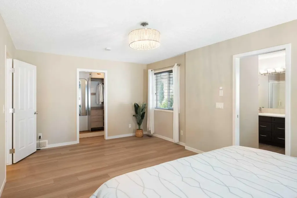 1258 New Brighton Drive SE Calgary AB T2Z 0W3