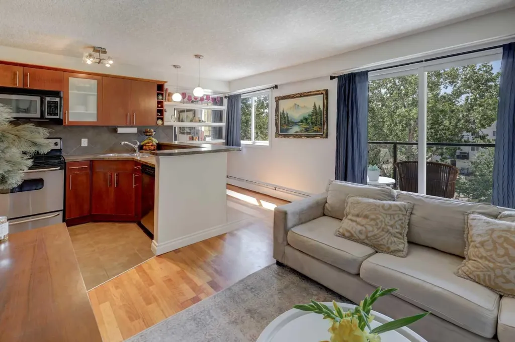 2308 17b Street SW Calgary AB T2T 4S8