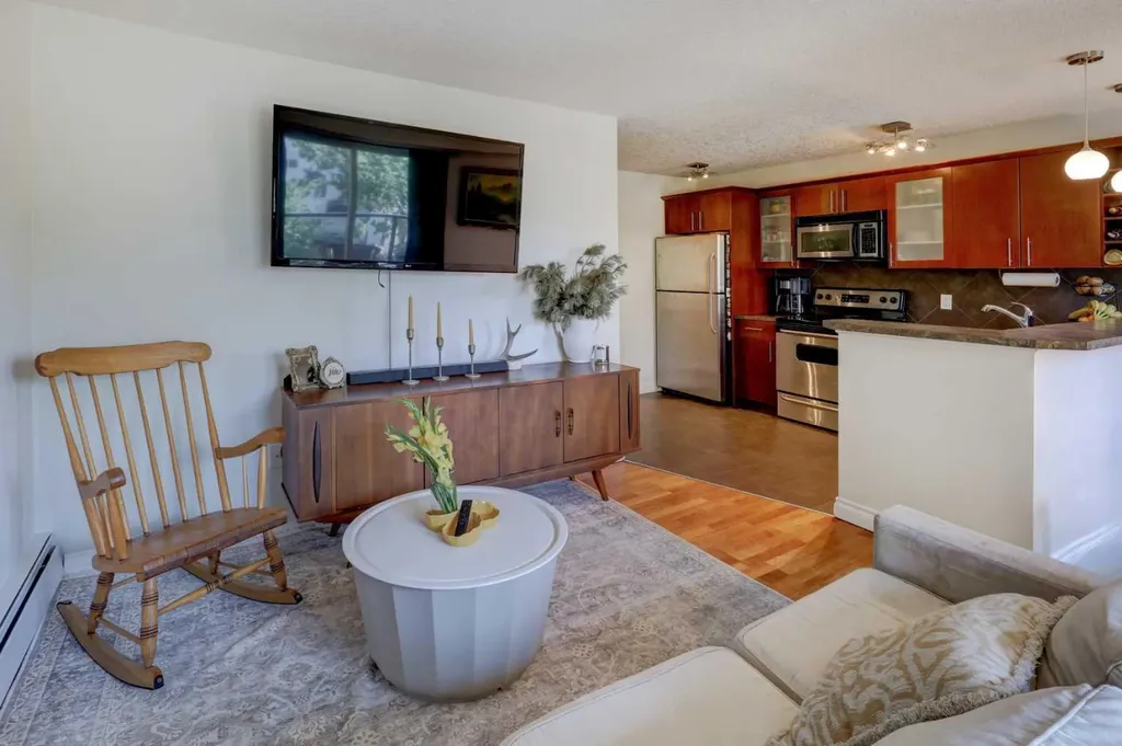 2308 17b Street SW Calgary AB T2T 4S8