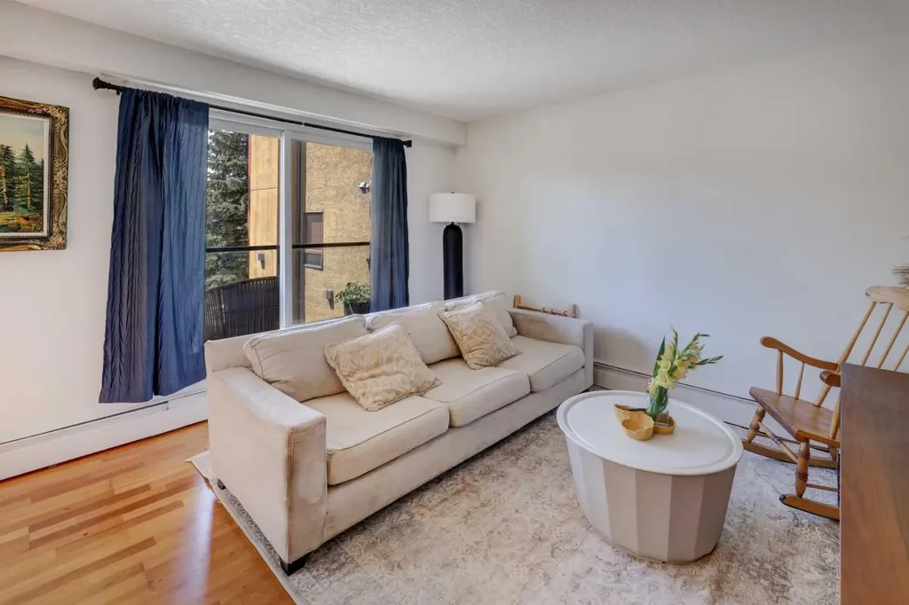 2308 17b Street SW Calgary AB T2T 4S8