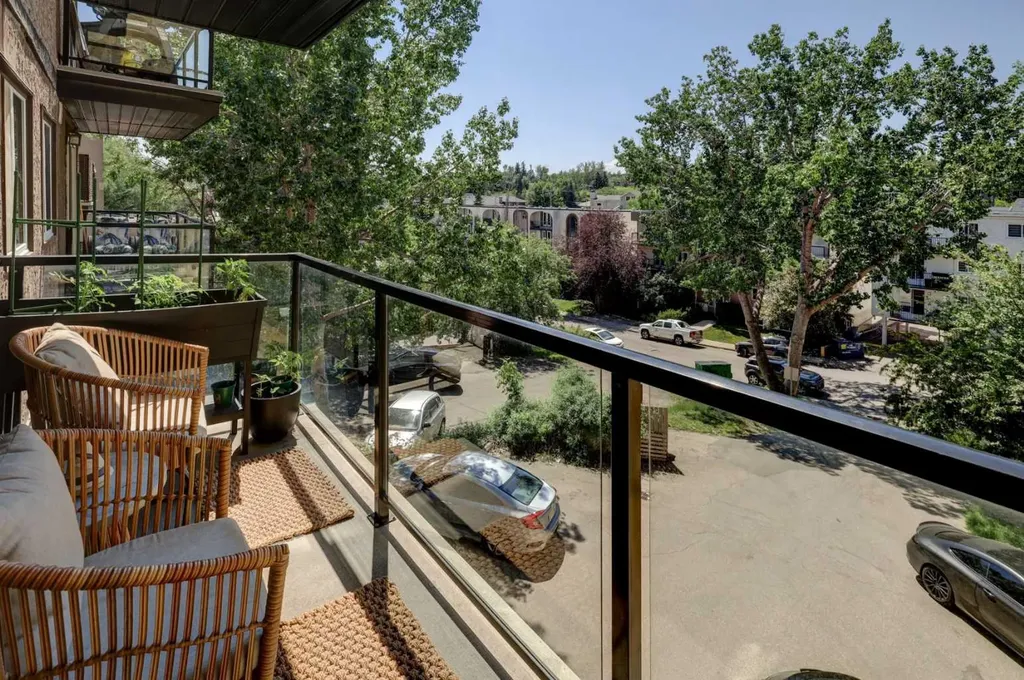2308 17b Street SW Calgary AB T2T 4S8