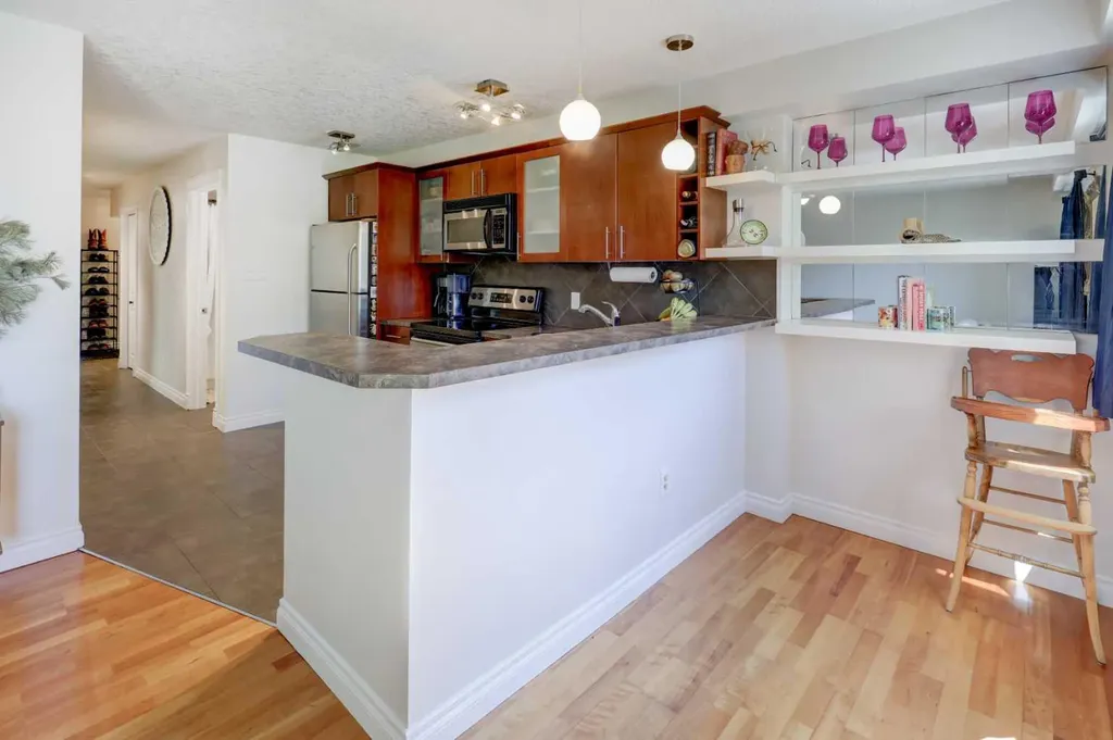 2308 17b Street SW Calgary AB T2T 4S8
