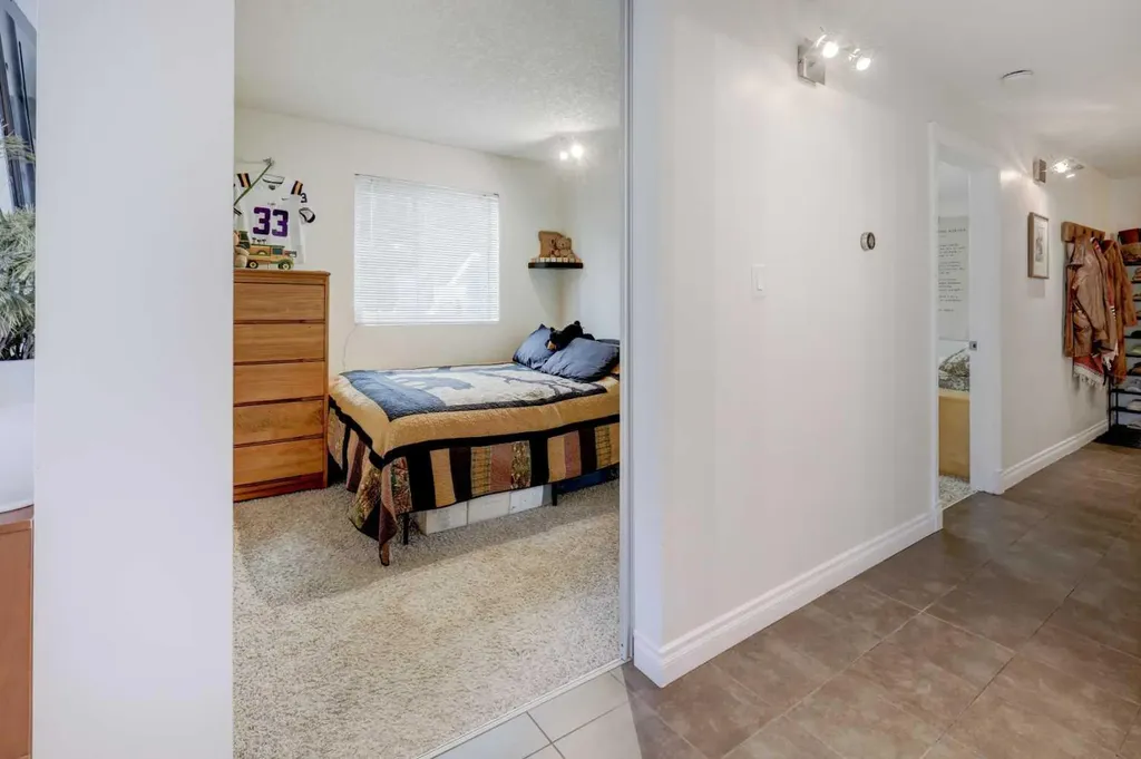 2308 17b Street SW Calgary AB T2T 4S8
