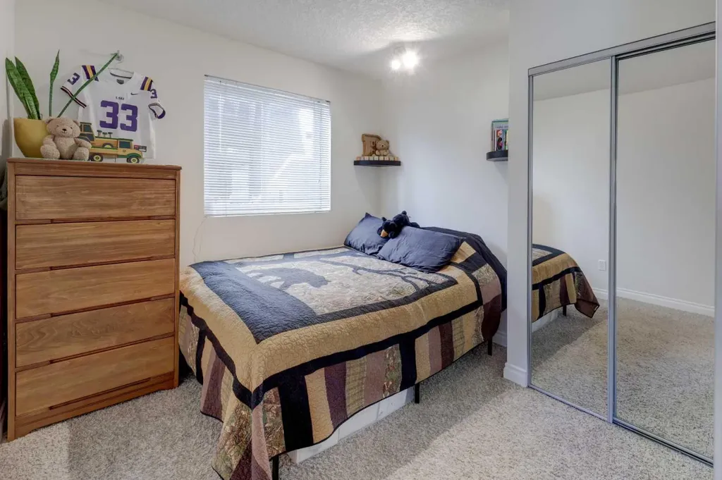 2308 17b Street SW Calgary AB T2T 4S8