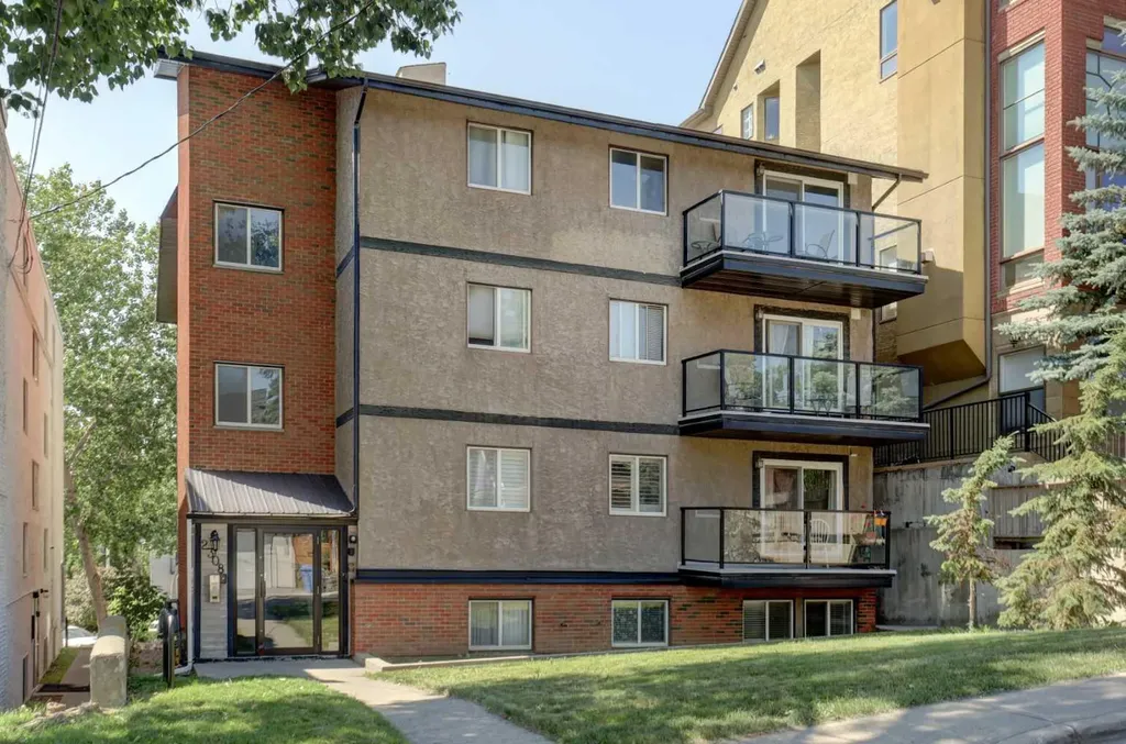2308 17b Street SW Calgary AB T2T 4S8