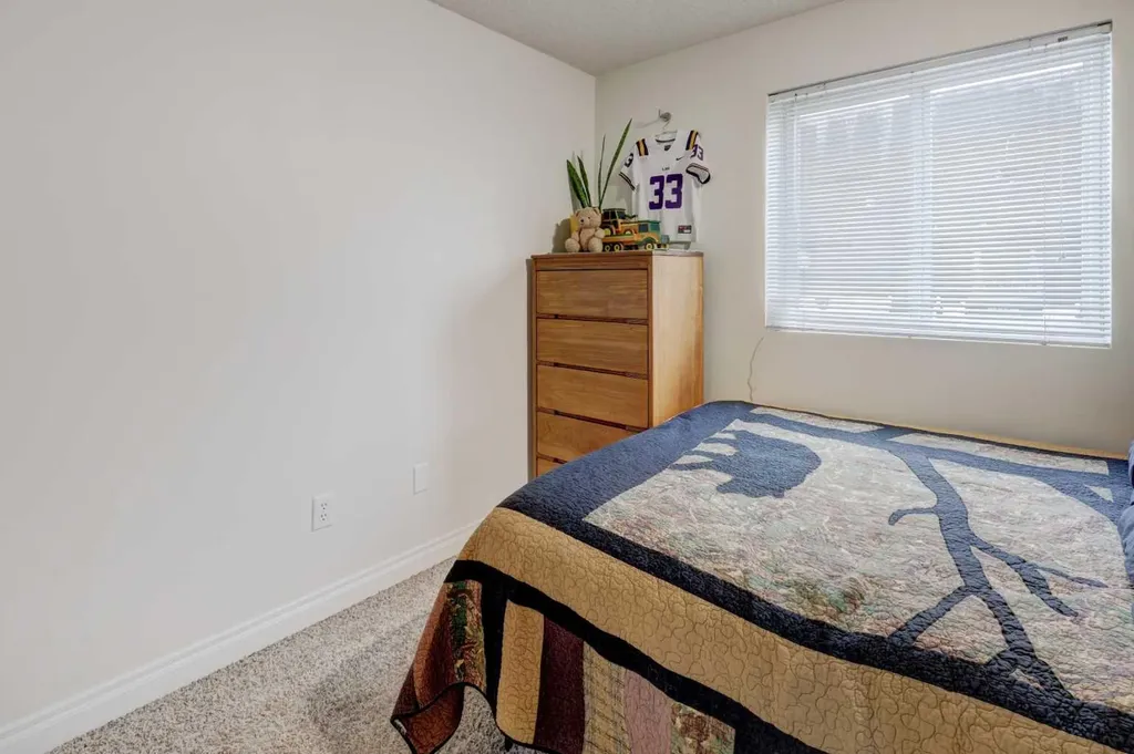 2308 17b Street SW Calgary AB T2T 4S8