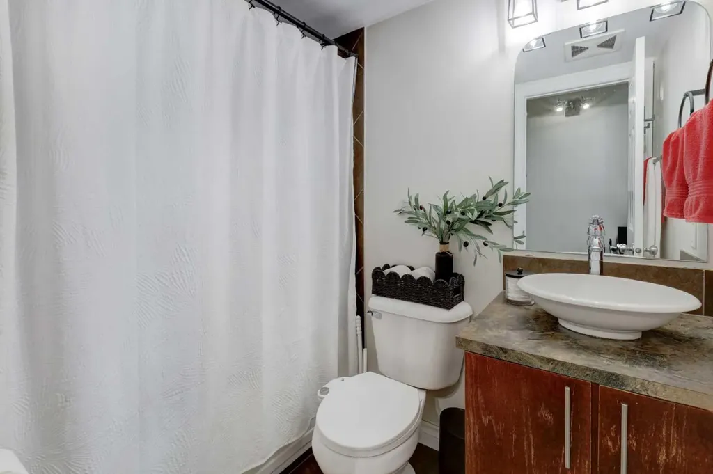 2308 17b Street SW Calgary AB T2T 4S8