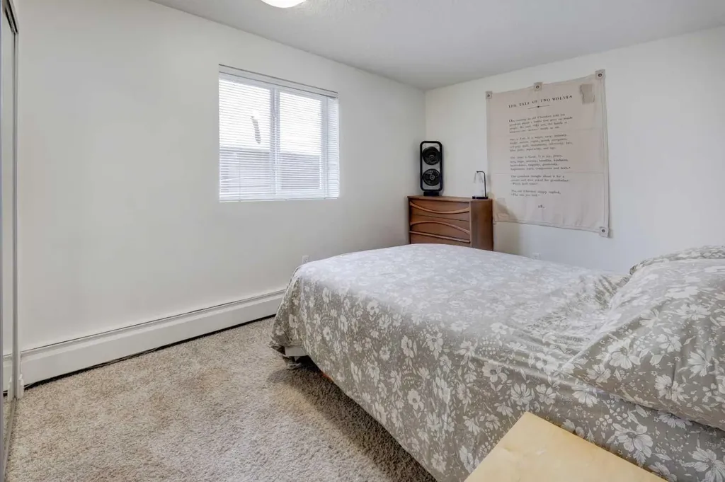 2308 17b Street SW Calgary AB T2T 4S8
