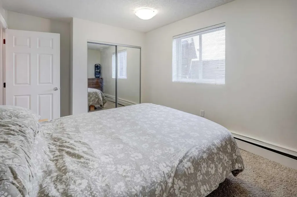 2308 17b Street SW Calgary AB T2T 4S8