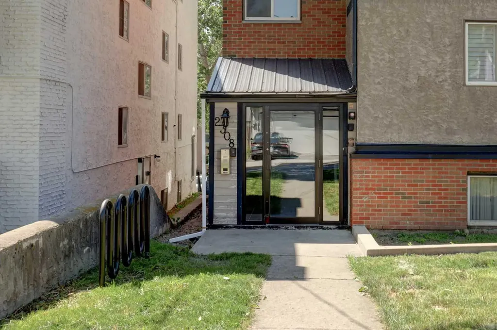 2308 17b Street SW Calgary AB T2T 4S8