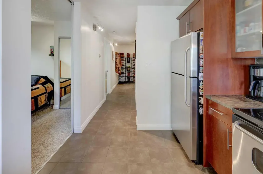 2308 17b Street SW Calgary AB T2T 4S8