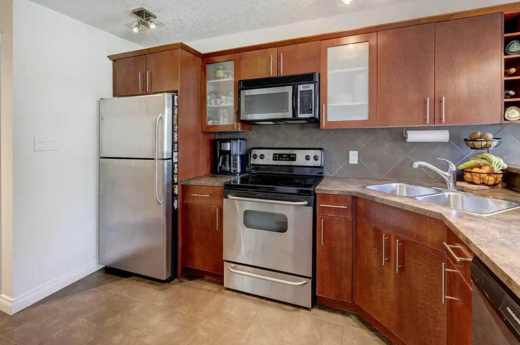 2308 17b Street SW Calgary AB T2T 4S8