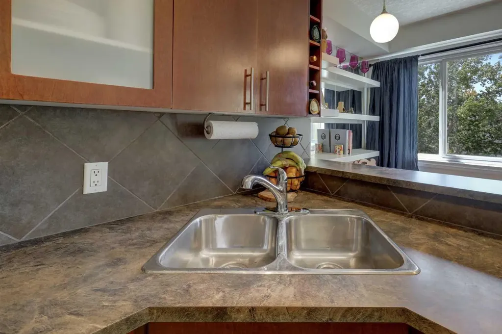 2308 17b Street SW Calgary AB T2T 4S8