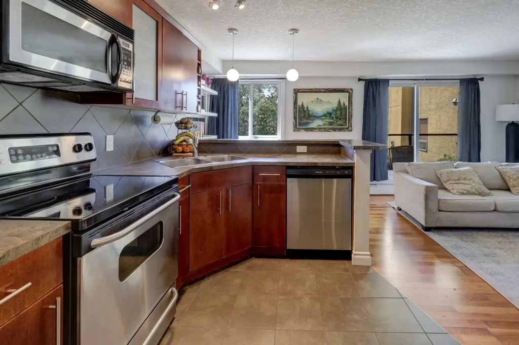 2308 17b Street SW Calgary AB T2T 4S8