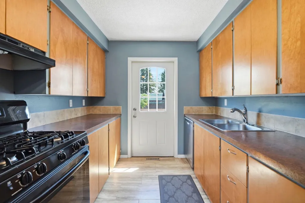 422 Sunset Boulevard NW Diamond Valley AB T0L 2A0
