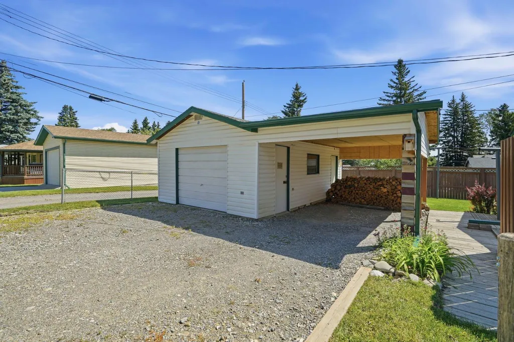 422 Sunset Boulevard NW Diamond Valley AB T0L 2A0