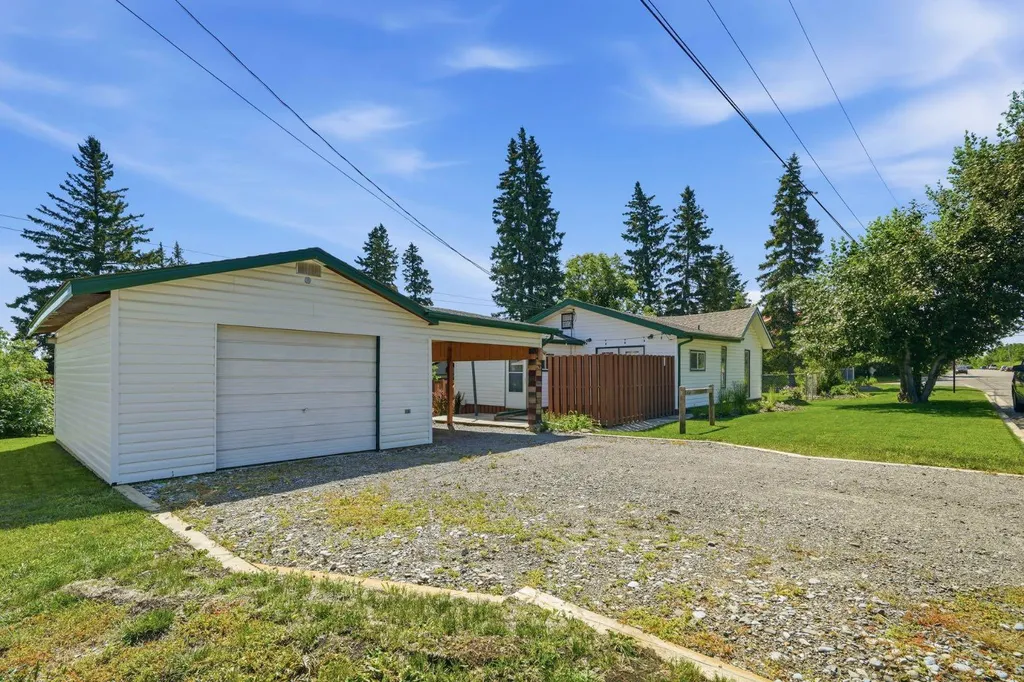 422 Sunset Boulevard NW Diamond Valley AB T0L 2A0