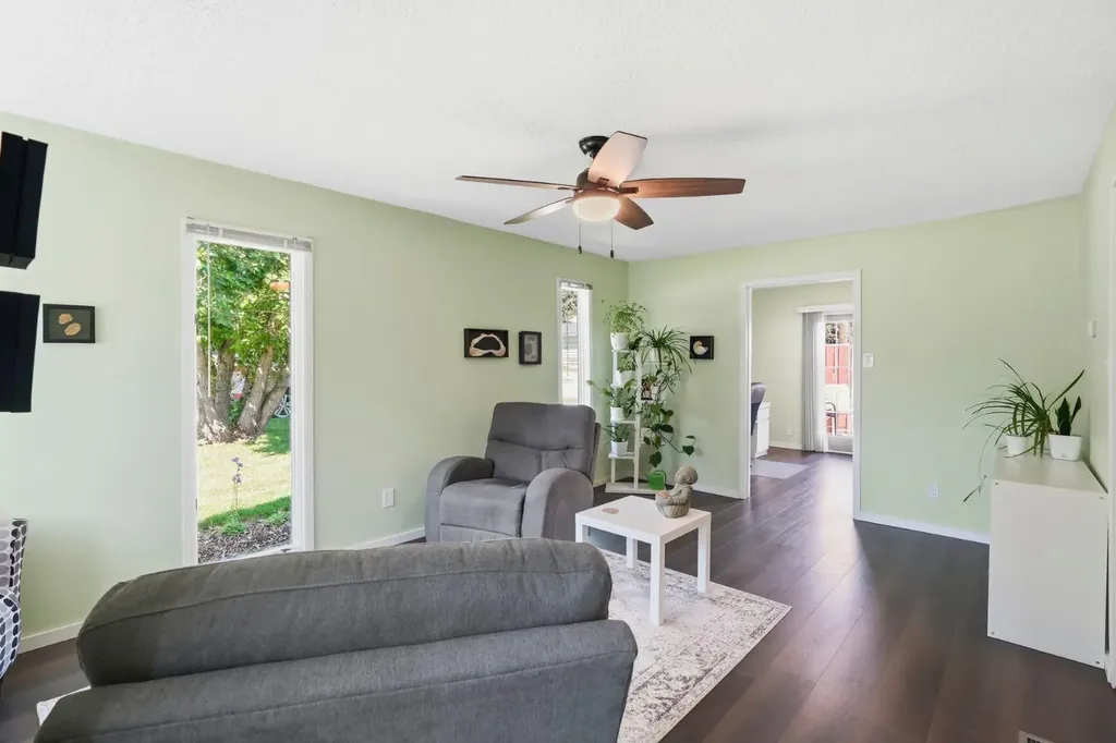 422 Sunset Boulevard NW Diamond Valley AB T0L 2A0