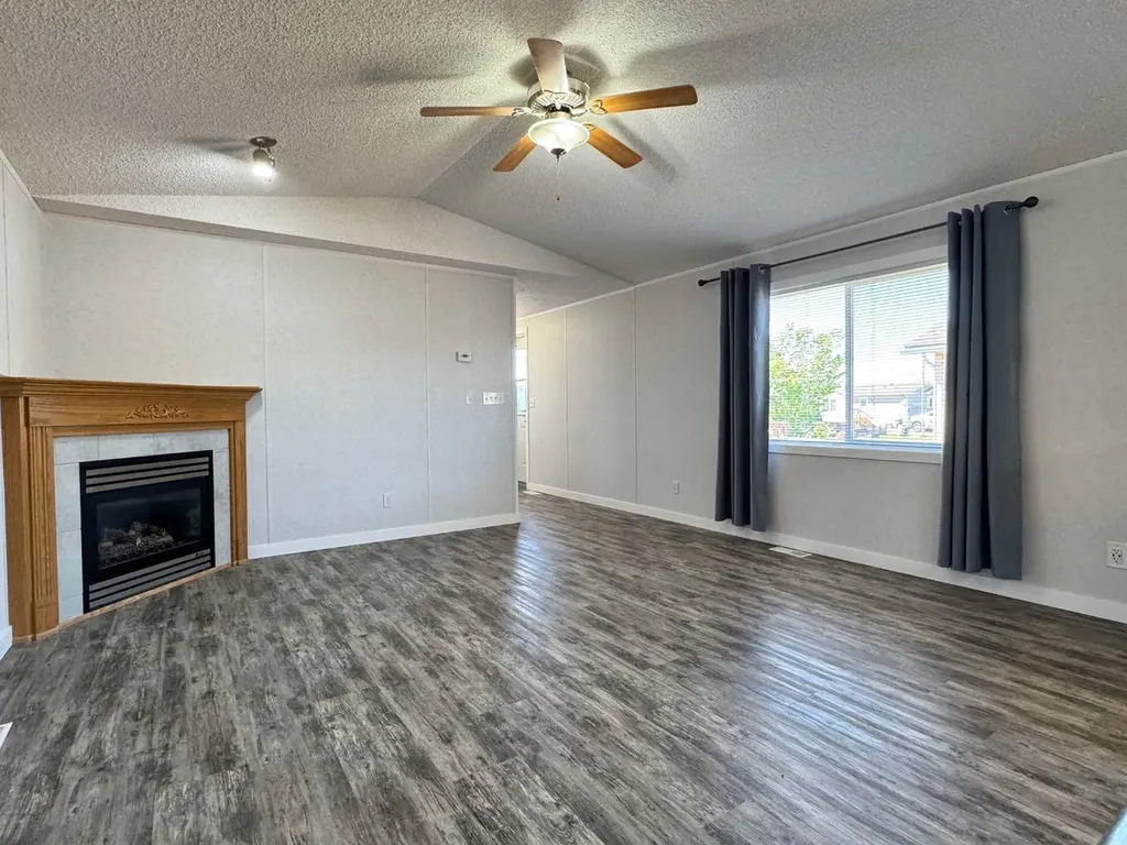 10915 96a Street Clairmont AB T0H 0W3