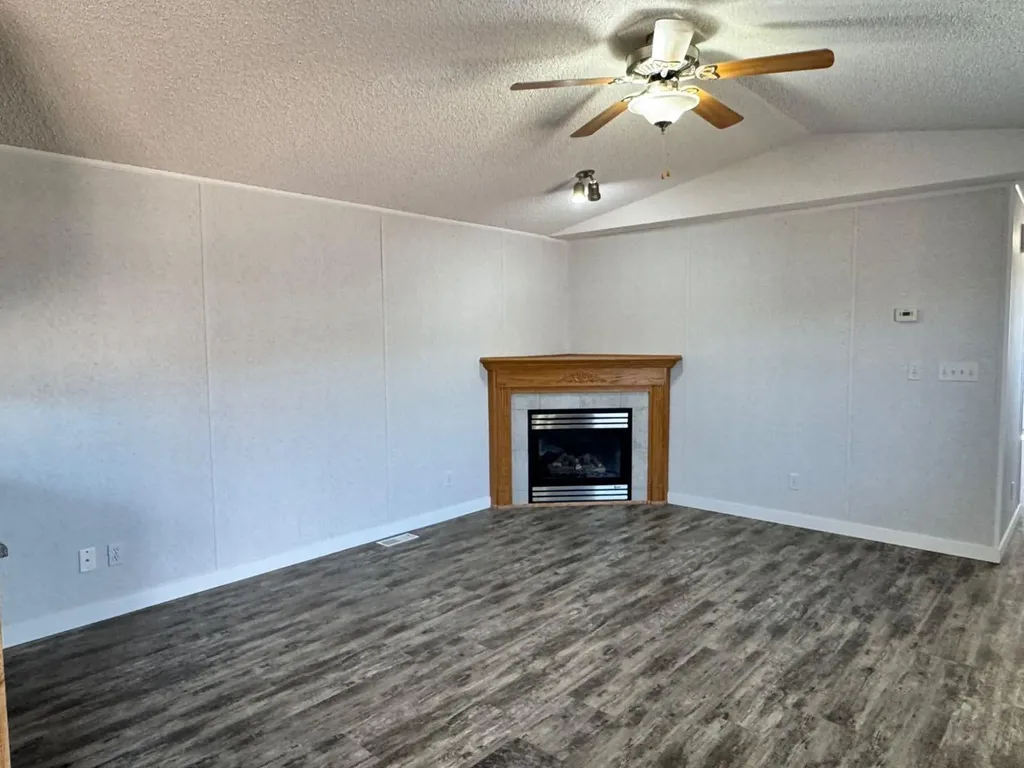 10915 96a Street Clairmont AB T0H 0W3