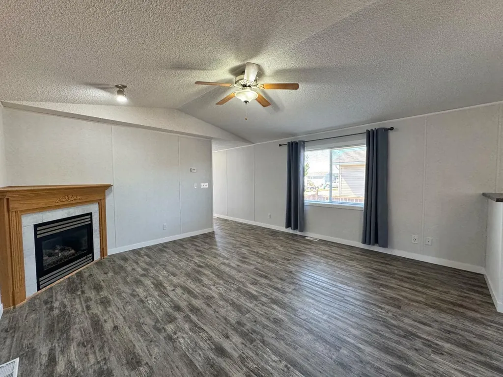 10915 96a Street Clairmont AB T0H 0W3
