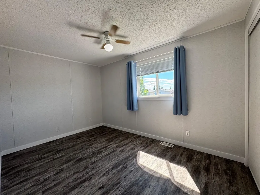 10915 96a Street Clairmont AB T0H 0W3