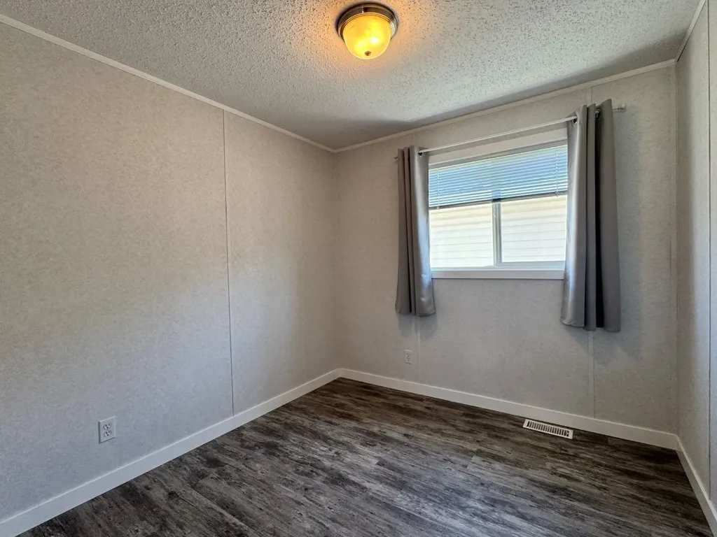 10915 96a Street Clairmont AB T0H 0W3