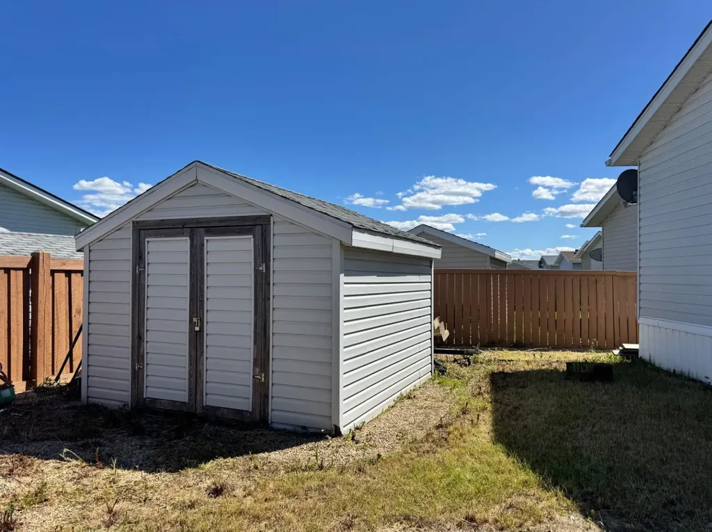 10915 96a Street Clairmont AB T0H 0W3